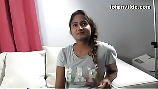 Wanita India yang terangsang dengan kulit hitam menikmati seks oral yang penuh gairah dan penetrasi yang intens, mencapai klimaks yang memuaskan