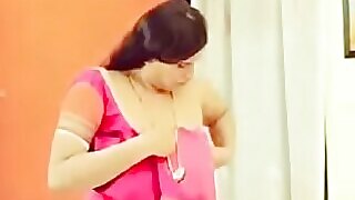 عمه هندی در یک ویدیوی HD عصبانی و شاخ می شود.